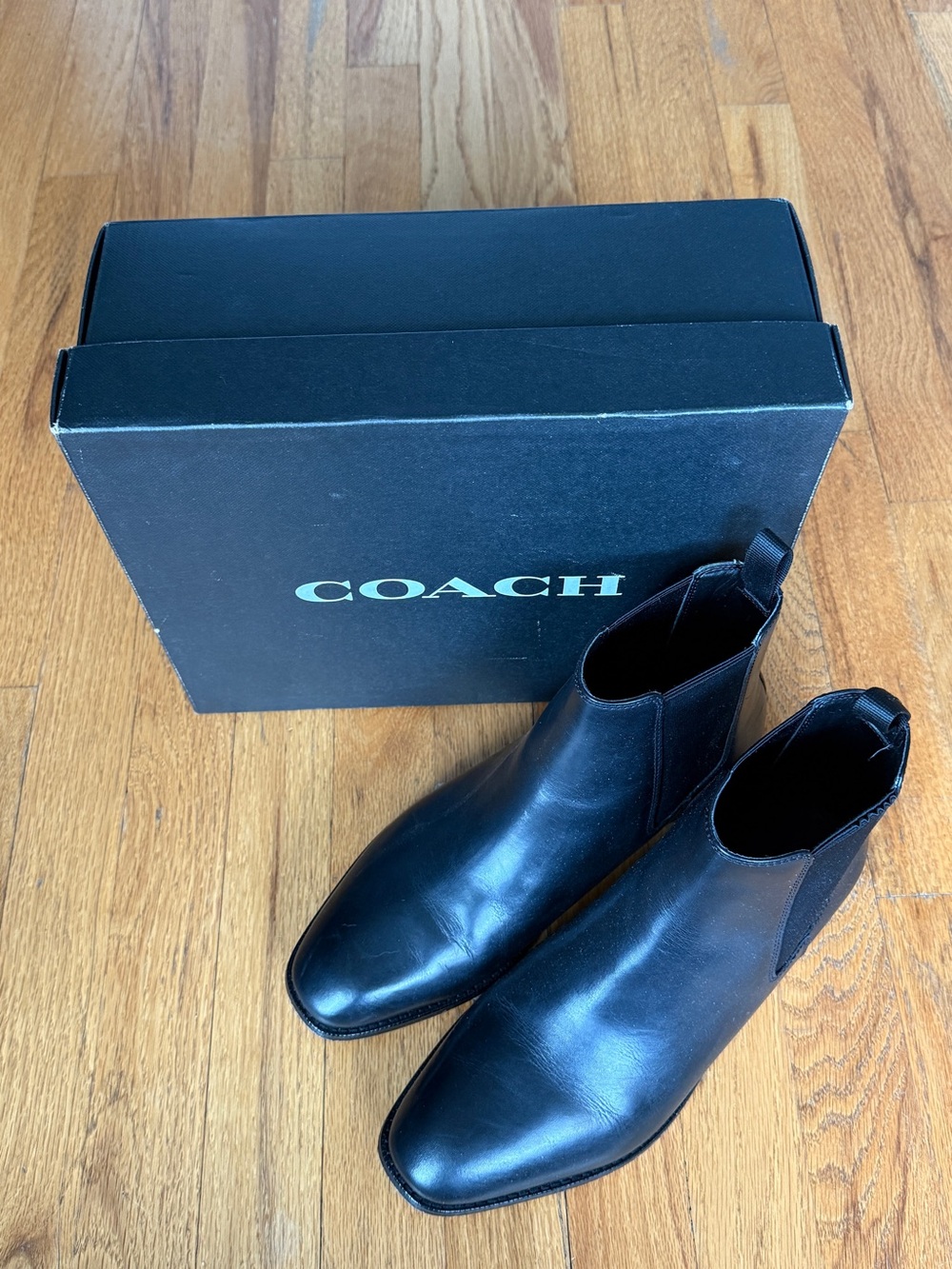 EUC Coach Mens Metropolitan Black Leather Chelsea Boots Size 8D In Box MSRP $295